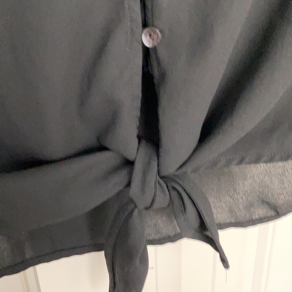 Semi sheer black Chico’s top size 1 - Picture 3 of 3